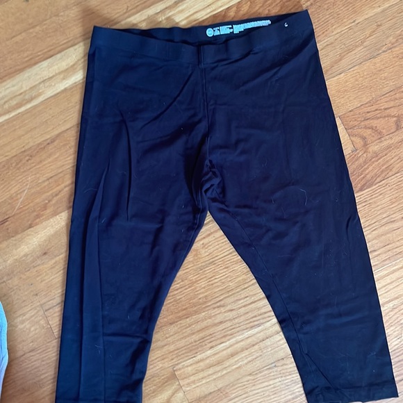 Lot Of Girls Capris - Picture 2 of 7